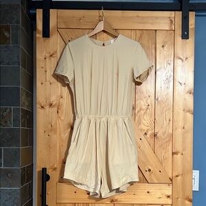 lululemon athletica yellow cream Short-Sleeve Romper, size 8